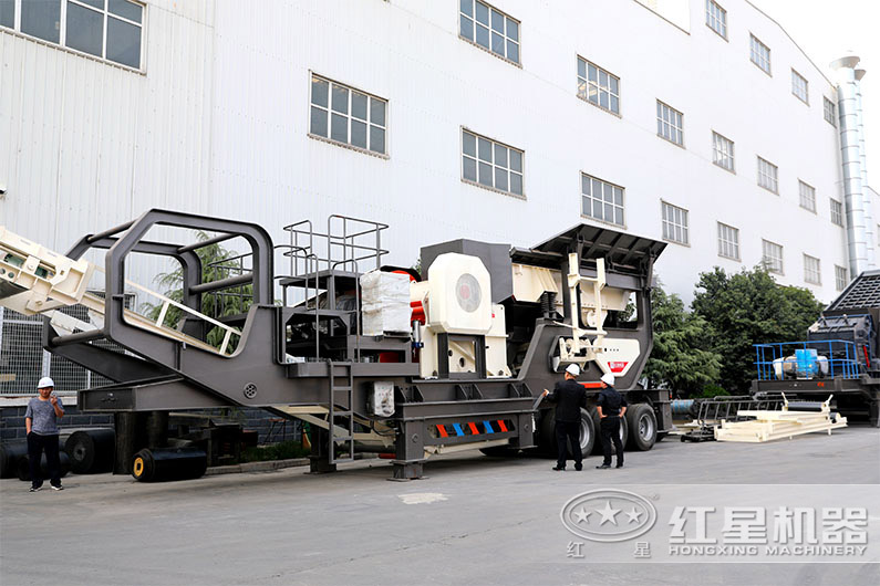 顎式移動(dòng)磕石機(jī)，石頭粗碎更給力