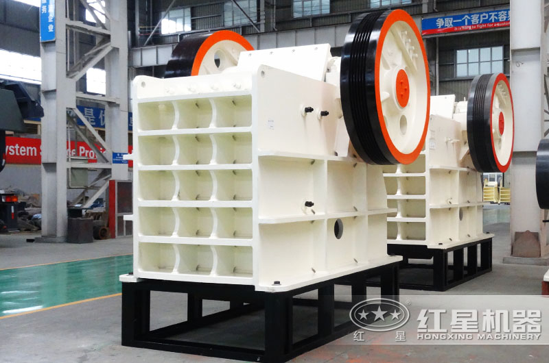 鄂式破碎機時產(chǎn)1-2200t/h，進料125-1200mm
